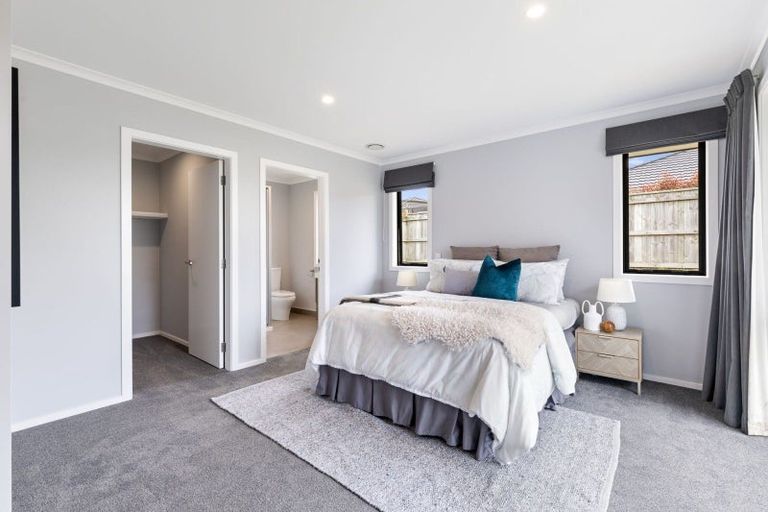 Photo of property in 202 Pacific Drive, Fitzherbert, Palmerston North, 4410