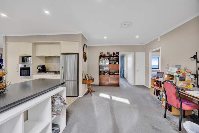 Photo of property in 2 Heaphy Road, Opunake, 4616