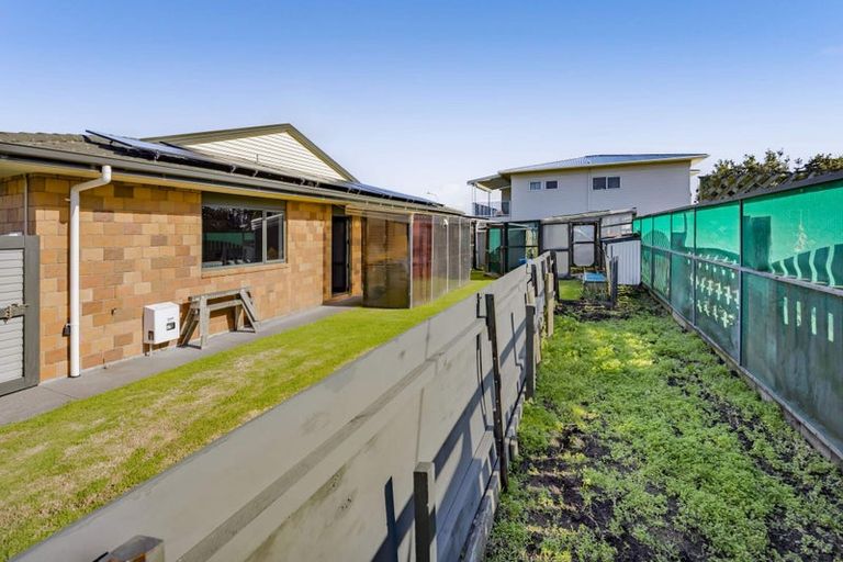 Photo of property in 2 Heaphy Road, Opunake, 4616