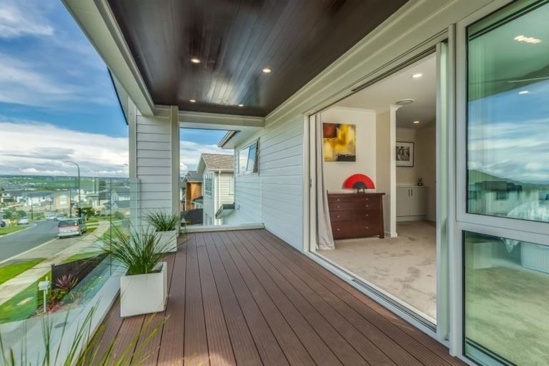 Photo of property in 15 Tawa Place, Orewa, 0931