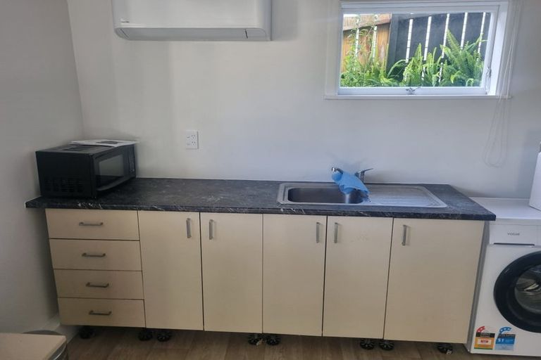 Photo of property in 102 Saddleback Rise, Murrays Bay, Auckland, 0630