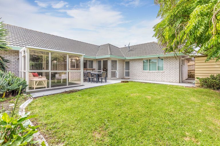 Photo of property in 12 Faldo Drive, Golflands, Auckland, 2013