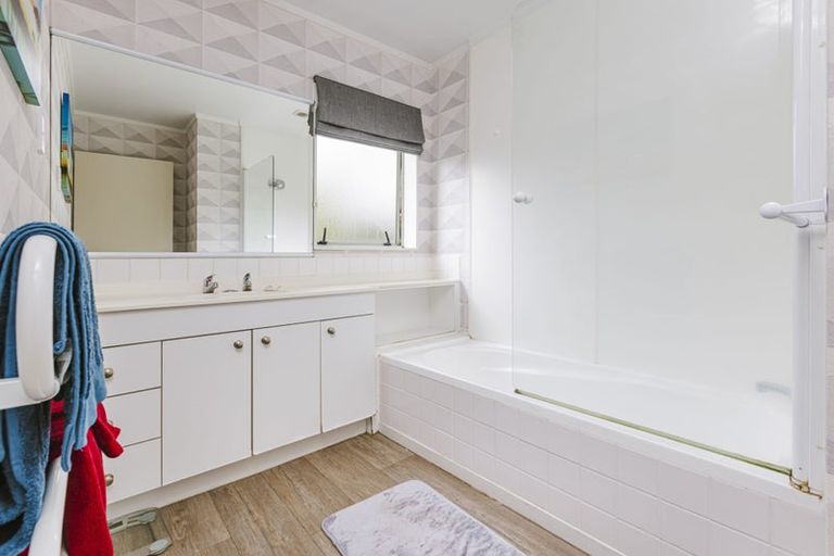 Photo of property in 15 Sheriff Place, Randwick Park, Auckland, 2105