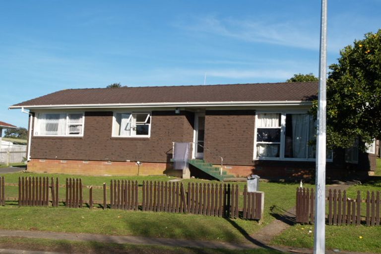 Photo of property in 15 Mcnaughton Avenue, Mangere East, Auckland, 2024