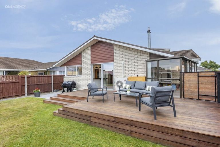 Photo of property in 15 Chilton Drive, Mairehau, Christchurch, 8052