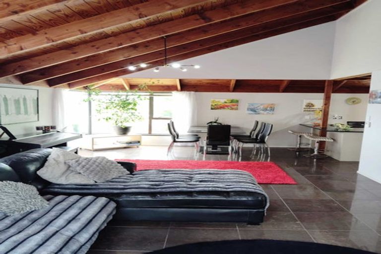 Photo of property in 1/11 Cambric Place, Botany Downs, Auckland, 2010