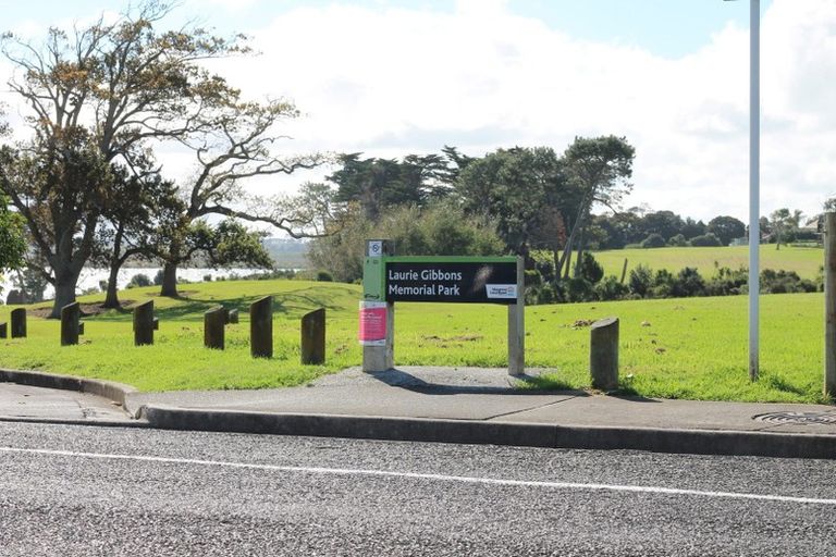 Photo of property in 28 Gibbons Road, Weymouth, Auckland, 2103