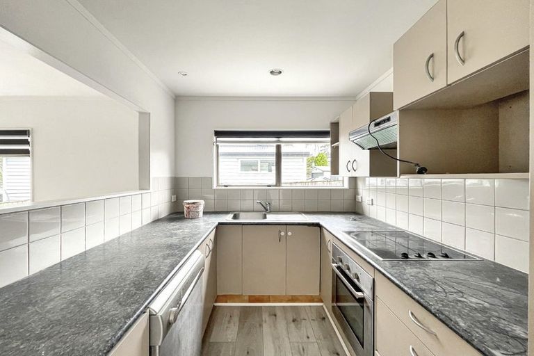 Photo of property in 38 Fitzherbert Avenue, West Harbour, Auckland, 0618