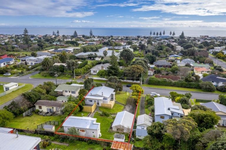 Photo of property in 22 Ngaio Street, Otaki Beach, Otaki, 5512