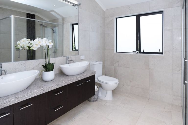 Photo of property in 30 Armstrong Farm Drive, East Tamaki Heights, Auckland, 2016