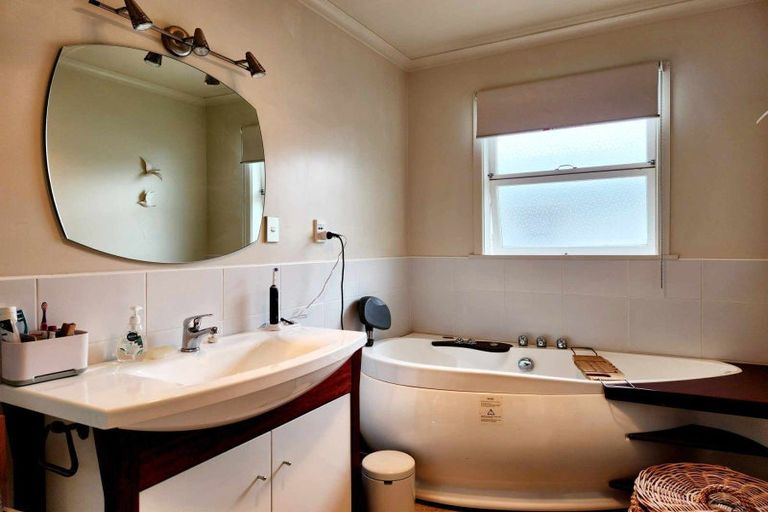 Photo of property in 34 Marian Drive, Inner Kaiti, Gisborne, 4010