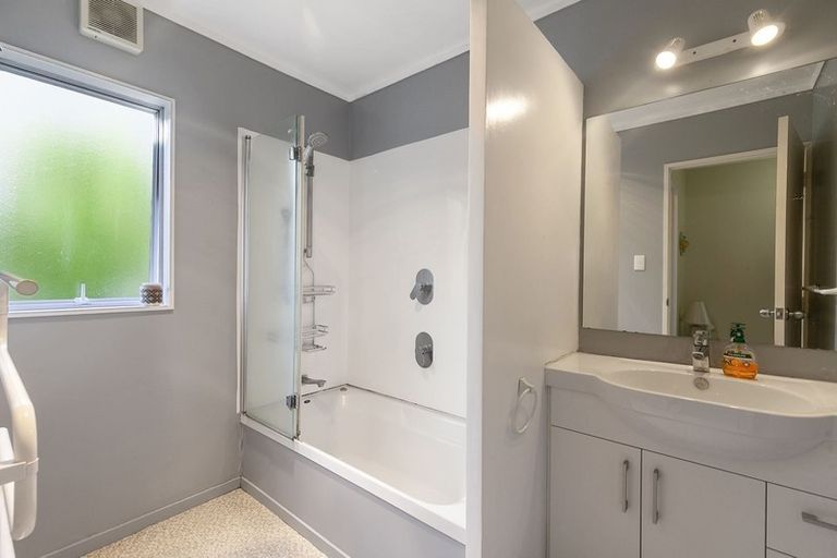 Photo of property in 2/94 Nigel Road, Browns Bay, Auckland, 0630