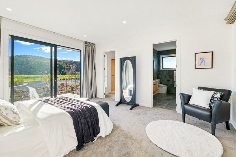 Photo of property in 1 Kaituhi Lane, Coatesville, 0793