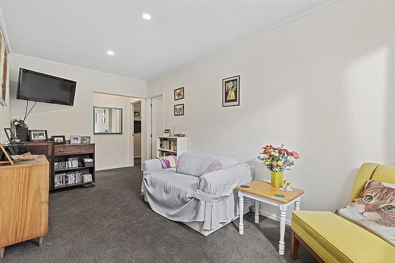 Photo of property in 1/22 Lansdowne Street, Bayswater, Auckland, 0622