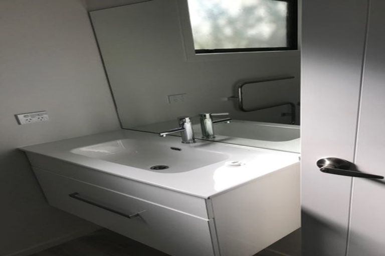 Photo of property in 38 Tree View Avenue, Glenfield, Auckland, 0629