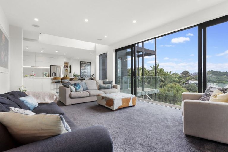 Photo of property in 25 Waimana Avenue, Northcote Point, Auckland, 0627