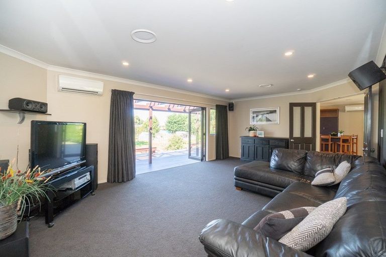 Photo of property in 34 Schnell Drive, Kelvin Grove, Palmerston North, 4414
