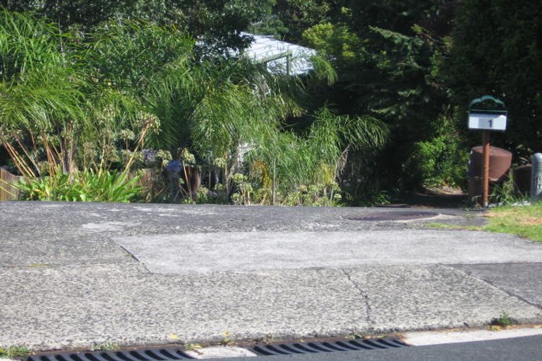 Photo of property in 2/21 Woodcote Drive, Glenfield, Auckland, 0629