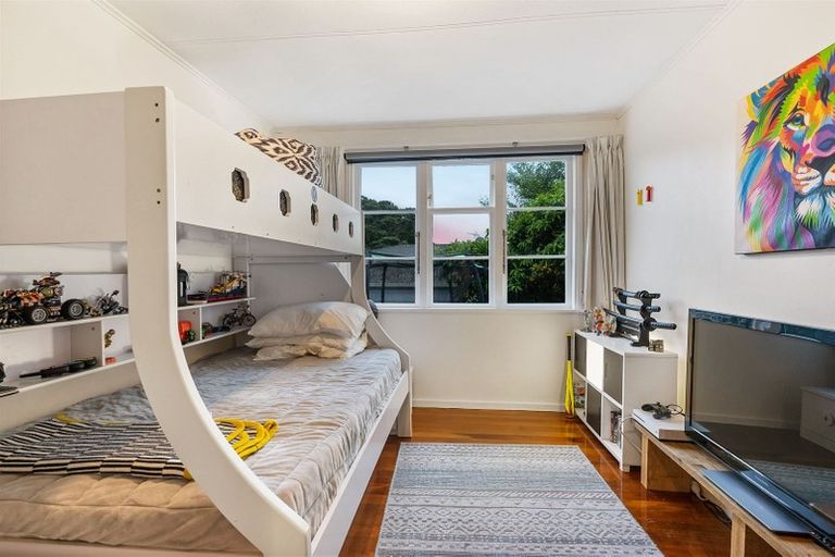 Photo of property in 23 Otakau Road, Milford, Auckland, 0620