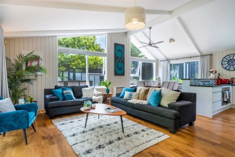 Photo of property in 98 Park Hill Road, Birkenhead, Auckland, 0626