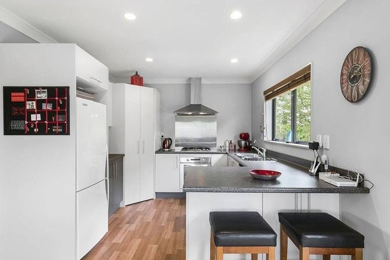 Photo of property in 28 Erlestoke Crescent, Churton Park, Wellington, 6037