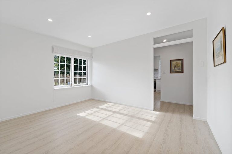 Photo of property in 1/25 James Evans Drive, Northcote, Auckland, 0627