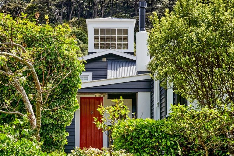 Photo of property in 59 Cheviot Road, Lowry Bay, Lower Hutt, 5013