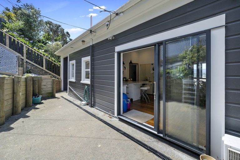 Photo of property in 53 Sutherland Road, Melrose, Wellington, 6023