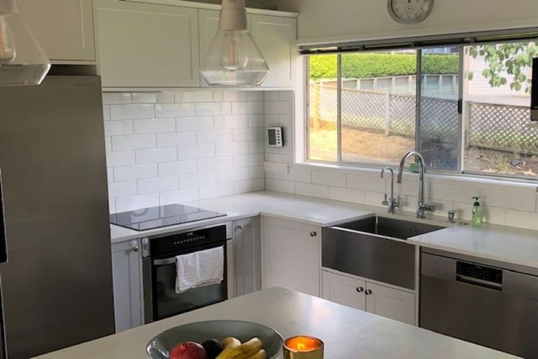 Photo of property in 1/34 Uxbridge Road, Mellons Bay, Auckland, 2014