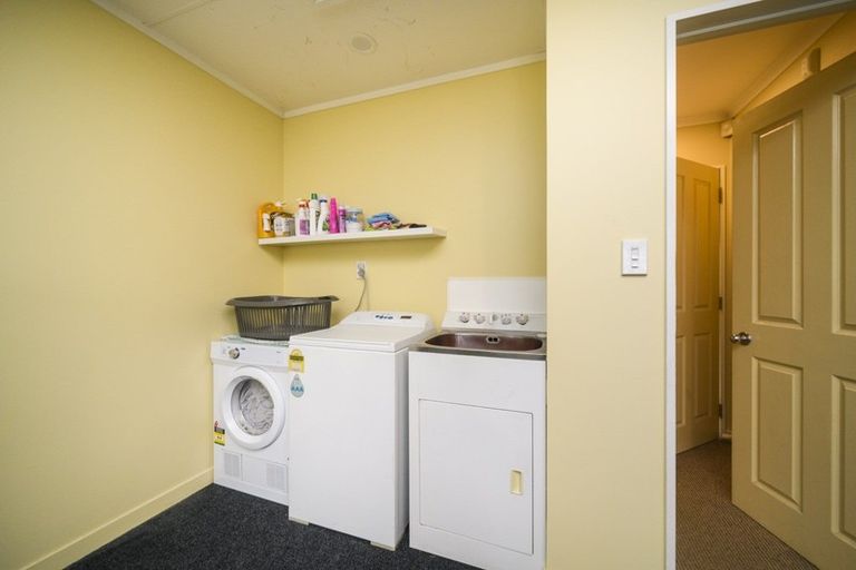 Photo of property in 46 Pahiatua Street, Hokowhitu, Palmerston North, 4410