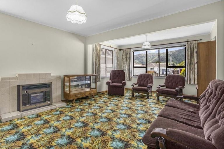 Photo of property in 52 Dover Road, Wainuiomata, Lower Hutt, 5014