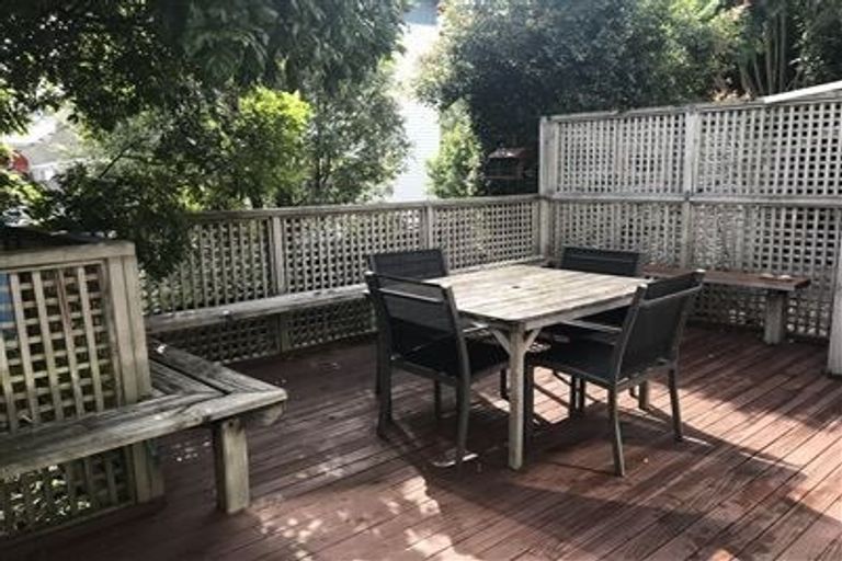 Photo of property in 11 Highbury Bypass, Birkenhead, Auckland, 0626