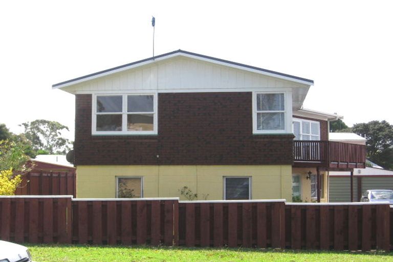 Photo of property in 32 Normandy Place, Henderson, Auckland, 0610
