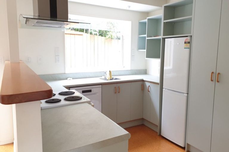 Photo of property in 2/34 Howard Road, Northcote, Auckland, 0627