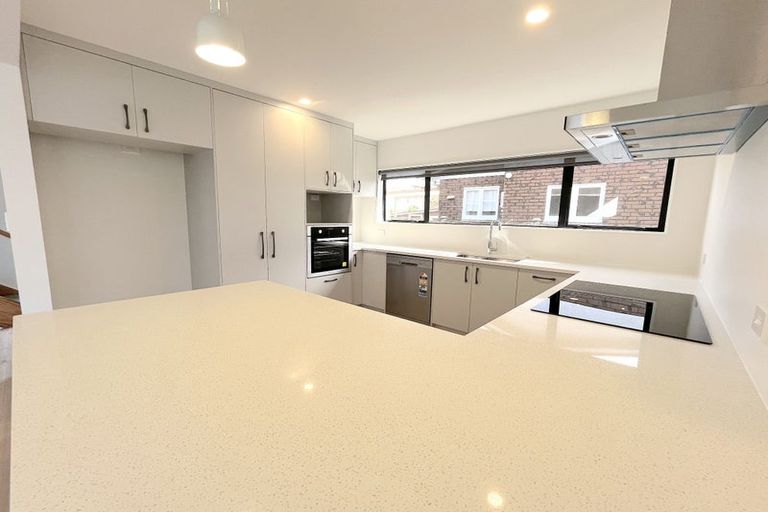 Photo of property in 2/67 Nile Road, Milford, Auckland, 0620