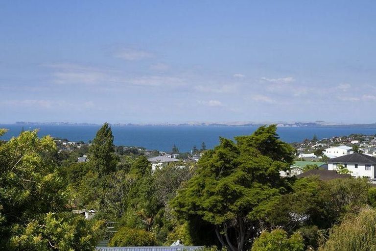 Photo of property in 1/431 East Coast Road, Mairangi Bay, Auckland, 0630