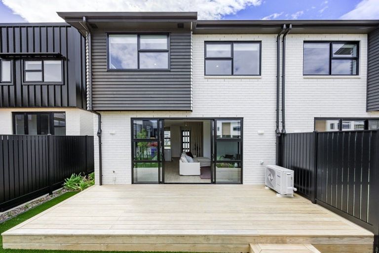 Photo of property in 680 Swanson Road, Swanson, Auckland, 0612