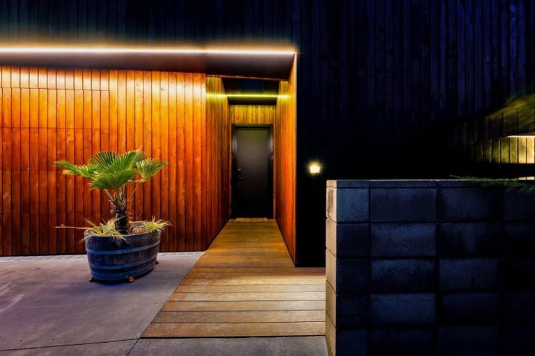 Photo of property in 12a Baring Terrace, Strandon, New Plymouth, 4312