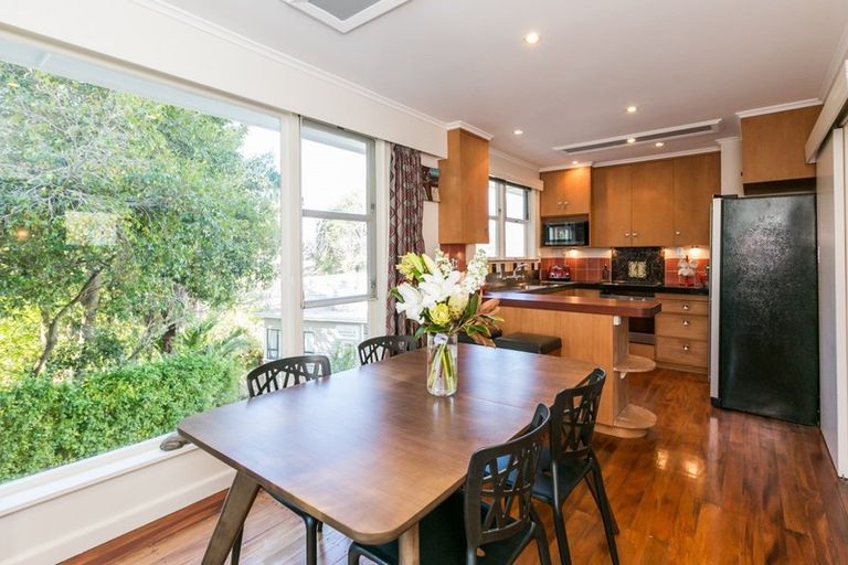 Photo of property in 12 Ormond Road, Hospital Hill, Napier, 4110