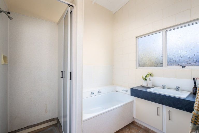 Photo of property in 108 Riversdale Drive, Merrilands, New Plymouth, 4312