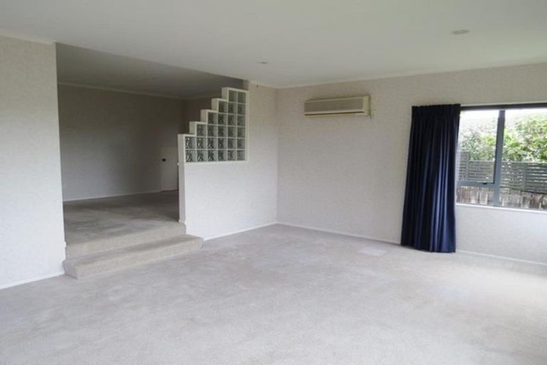 Photo of property in 13 Del Mar Place, Merrilands, New Plymouth, 4312