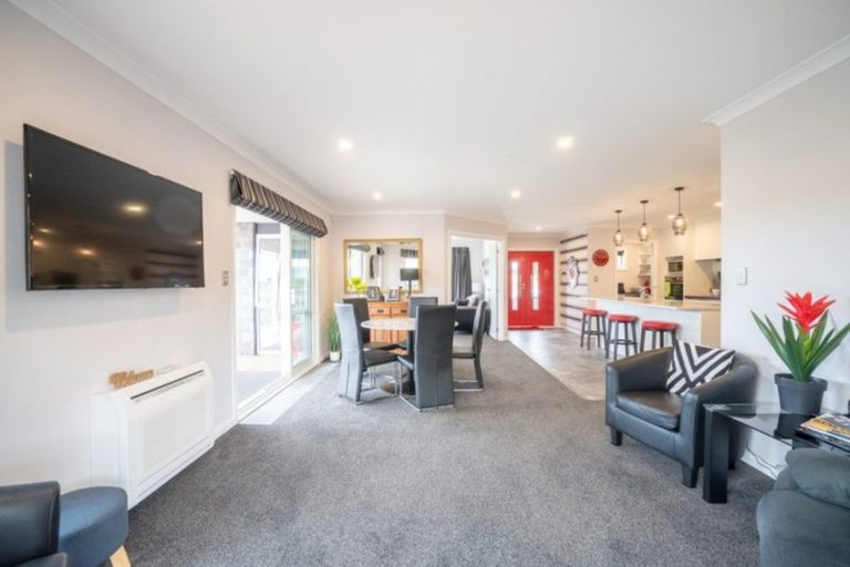 Photo of property in 3 Freedom Drive, Kelvin Grove, Palmerston North, 4414