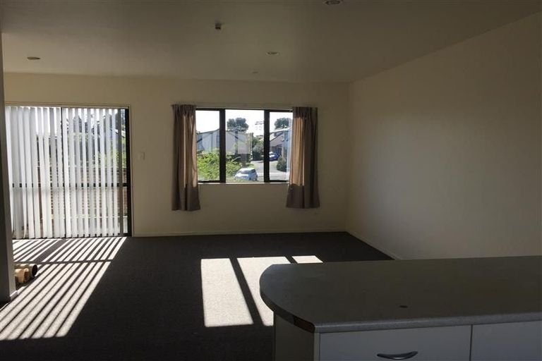 Photo of property in Lynn Park Terrace, 7/12 Ambrico Place, New Lynn, Auckland, 0600
