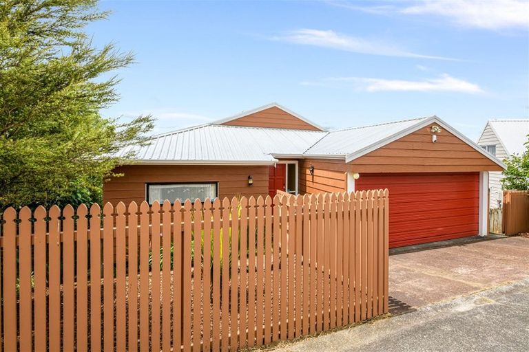 Photo of property in 44 Rhinevale Close, Henderson, Auckland, 0612