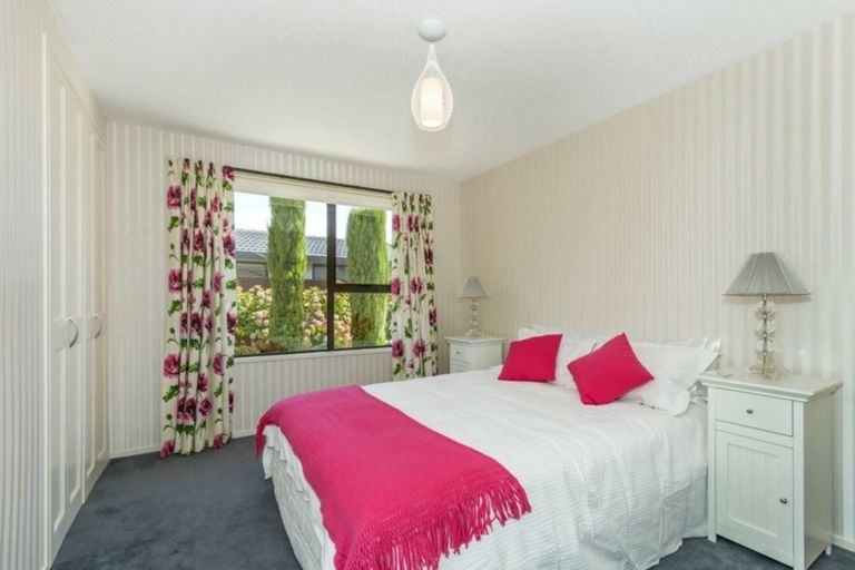 Photo of property in 40 Karnak Crescent, Russley, Christchurch, 8042