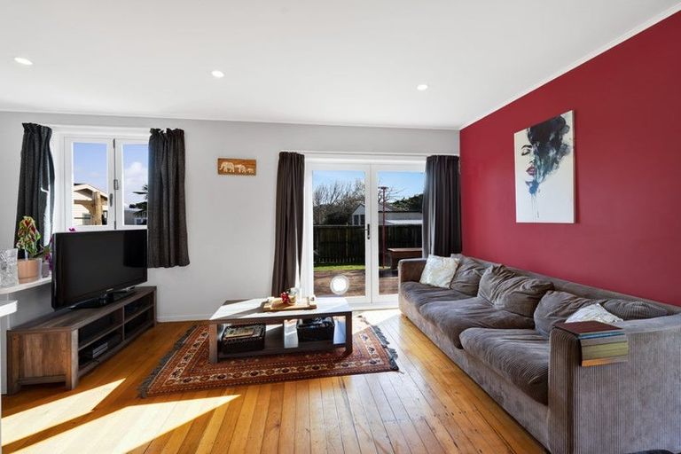 Photo of property in 6 Brookes Terrace, Waitara, 4320