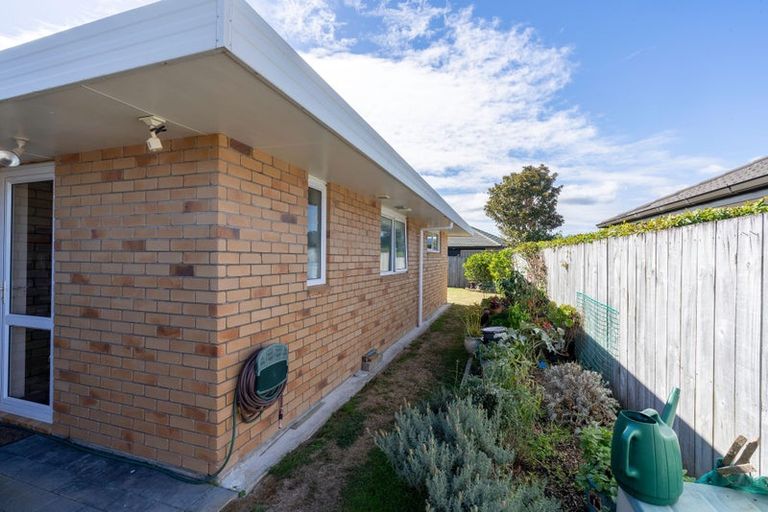 Photo of property in 18 Gandalf Crescent, Paraparaumu, 5032