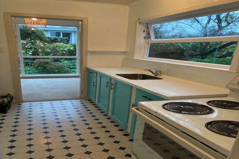 Photo of property in 2/3 Kowhai Street, Eastbourne, Lower Hutt, 5013