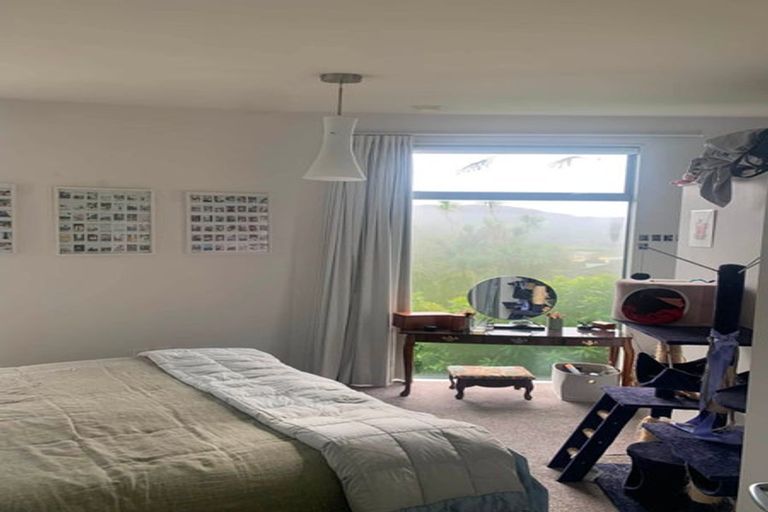 Photo of property in 126 Creswick Terrace, Northland, Wellington, 6012