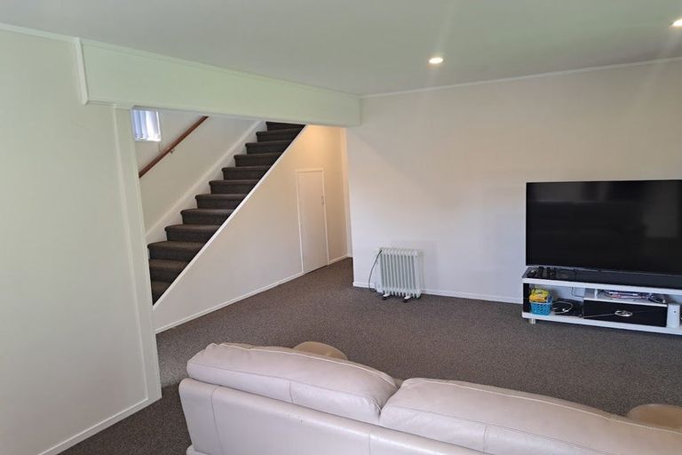 Photo of property in 26 Oakmont Place, Wattle Downs, Auckland, 2103